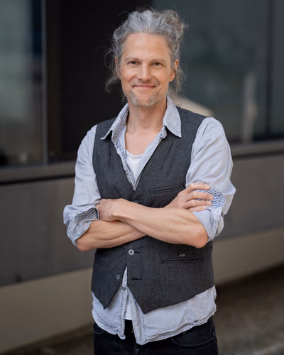 Noord Mitarbeiter und Creative Director Roger Mazzucchelli